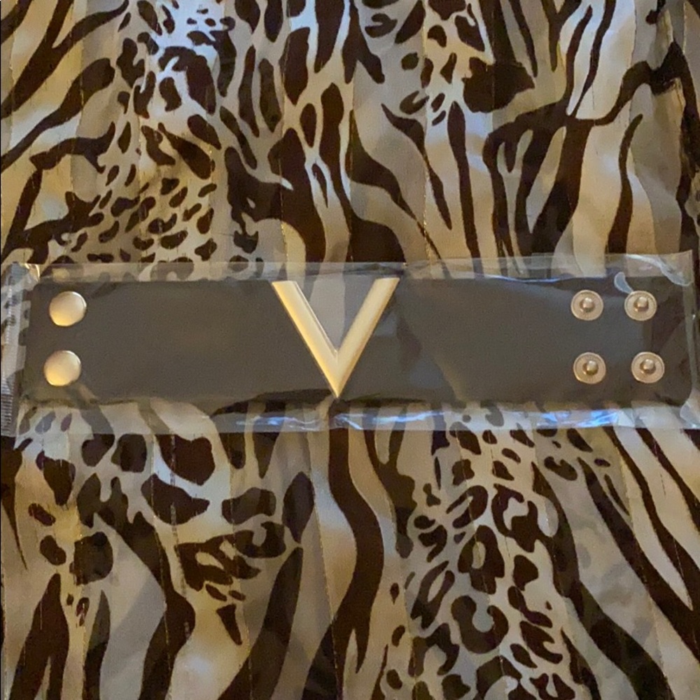 Gold V Bracelet Leather